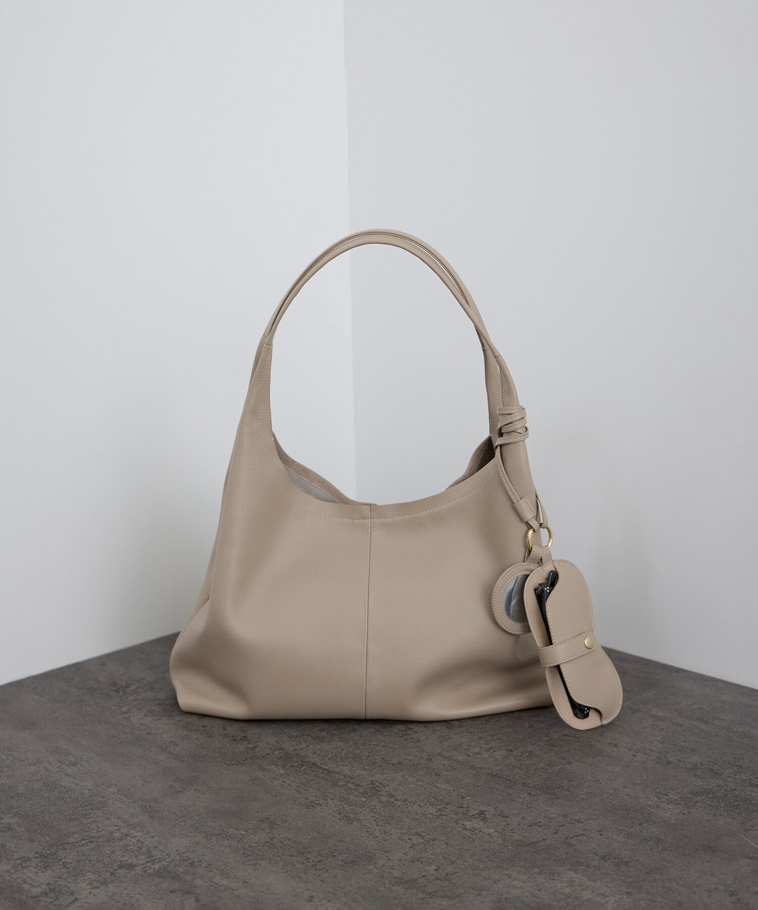 SALON adam et rope'「【WEB限定】【WS（ドゥーブル）】チャーム付きナチュラルレザートート」|トートバッグ|