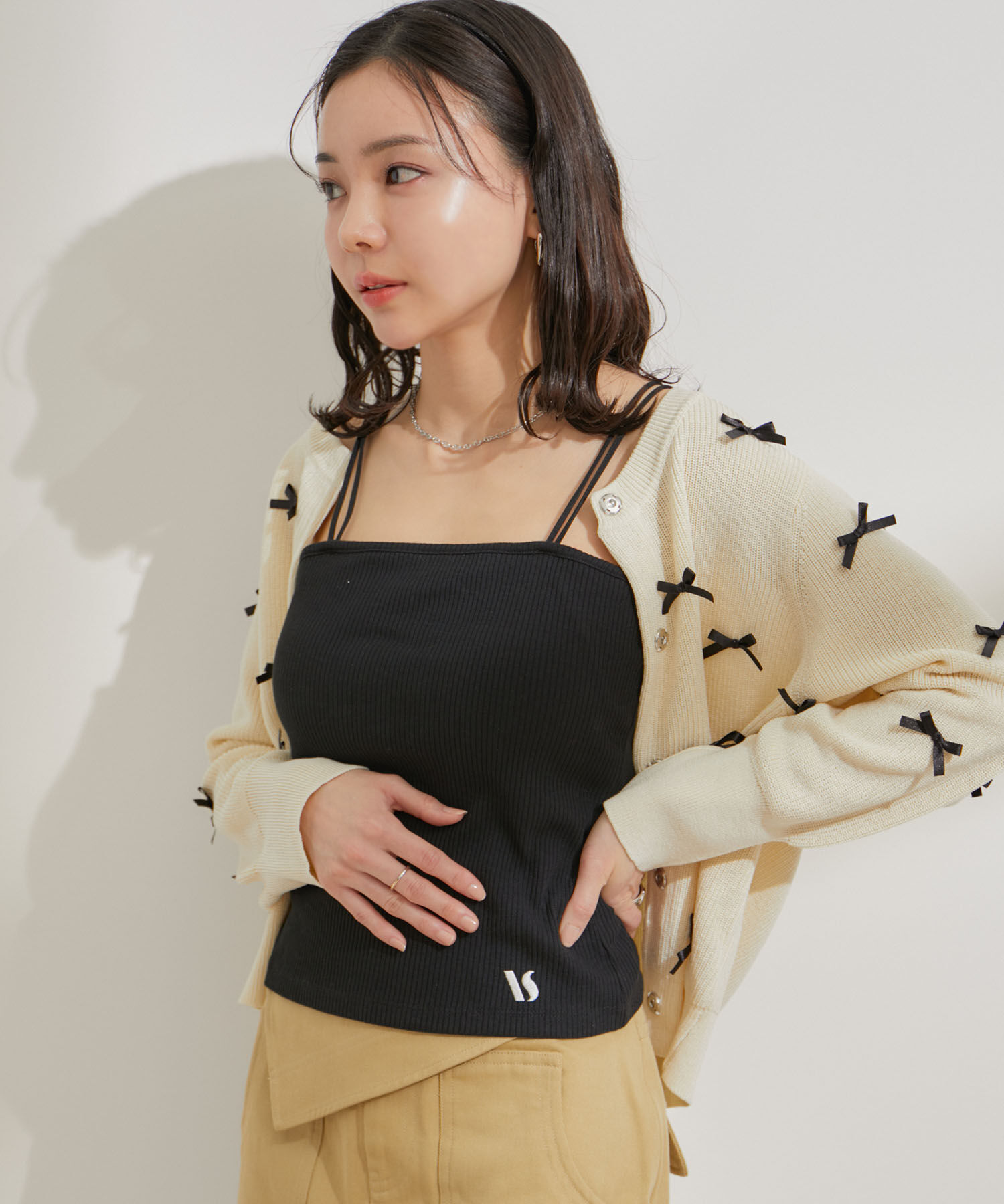 VIS「【選べる着丈】カップ付きロゴ刺繍Wストラップキャミソール【洗える】」|キャミソール|