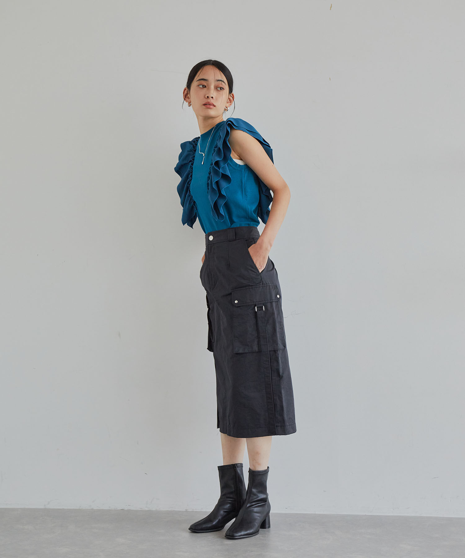 VIS「【洗える】異素材ドッキングフリルニットプルオーバー」|Tシャツ・カットソー|