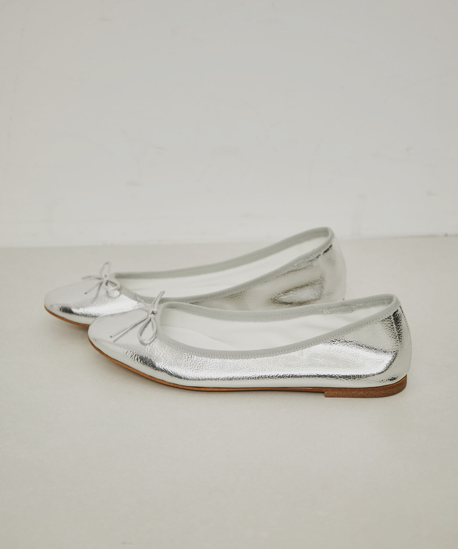 ADAM ET ROPE'「【サステナブル】メタリックバレエ」|バレエシューズ|シルバー(93)