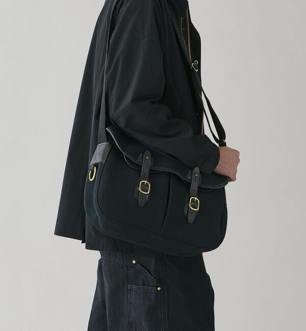 Brady「Brady | ARIEL TROUT SMALL UNISEX」|ショルダー・メッセンジャー|BLACK