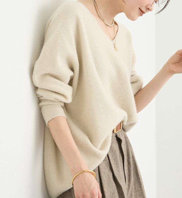  「【抜け感シルエット】ヘアリーウール片畦Vネックニット」|ニット・セーター|ライトベージュ