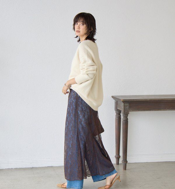  「【華やかな印象に】ヘアリーヤーン深Vネックニット」|ニット・セーター|