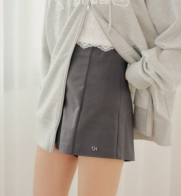  「チャーム付きコンパクトショートパンツ」|チノ|