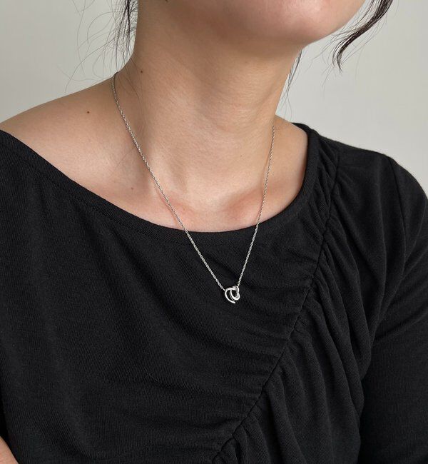  「〈GOLDY/ゴールディ〉トライアングルリボンネックレス」|リング|