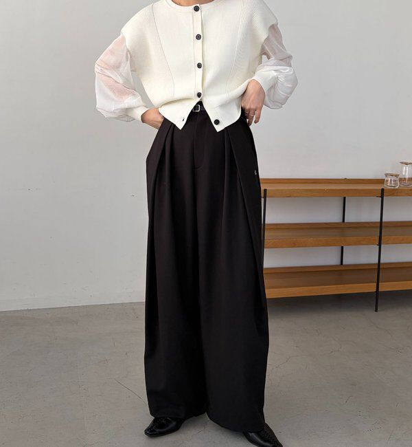  「〈C.L〉レザーベルト付変形タックパンツ」|チノ|