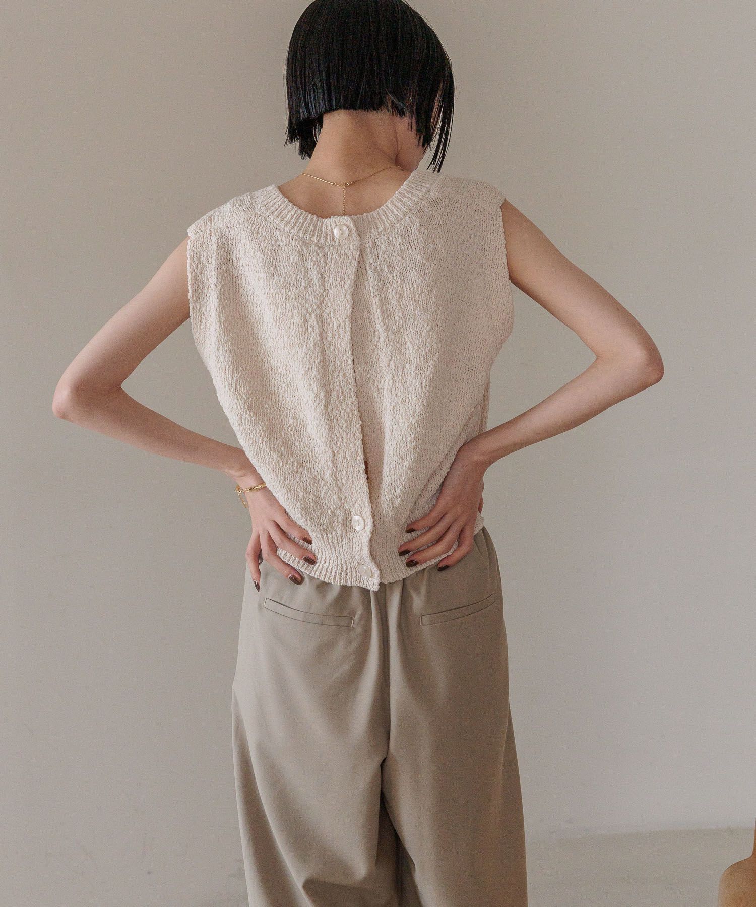 LOWRYS FARM「スラブバックボタンベスト」|ニット・セーター|