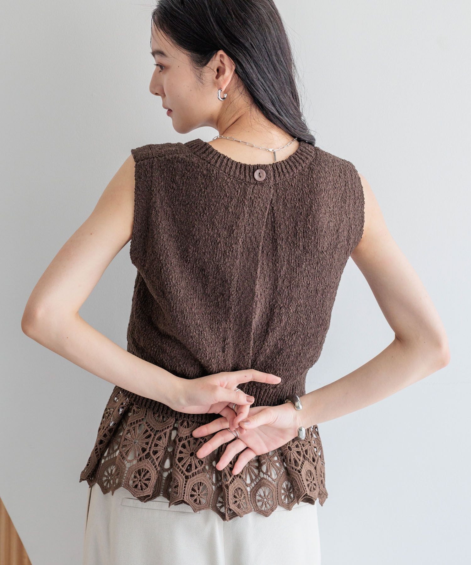 LOWRYS FARM「スラブバックボタンベスト」|ニット・セーター|