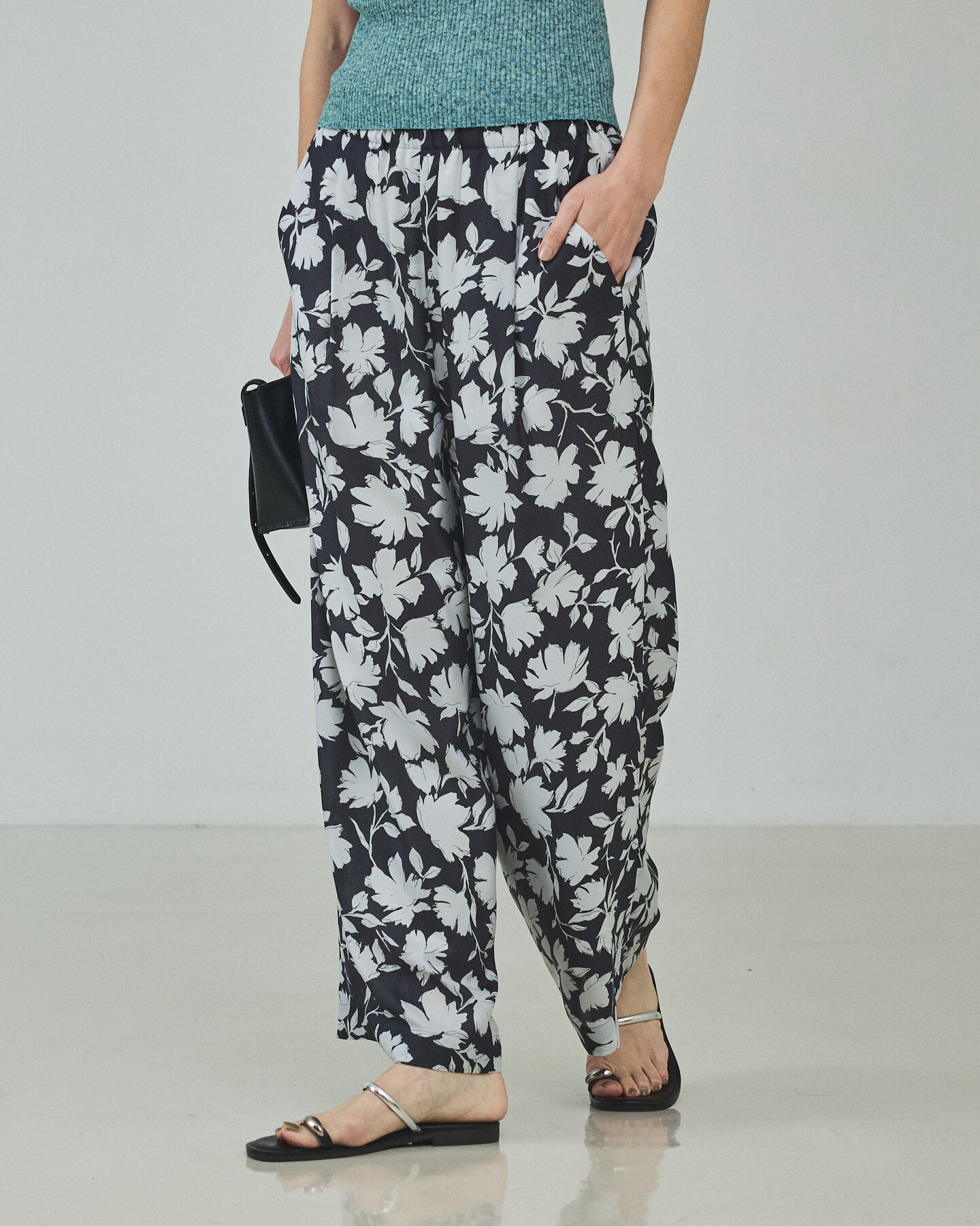 qualite「【大人の花柄】シルエットフラワーパンツ」|その他|