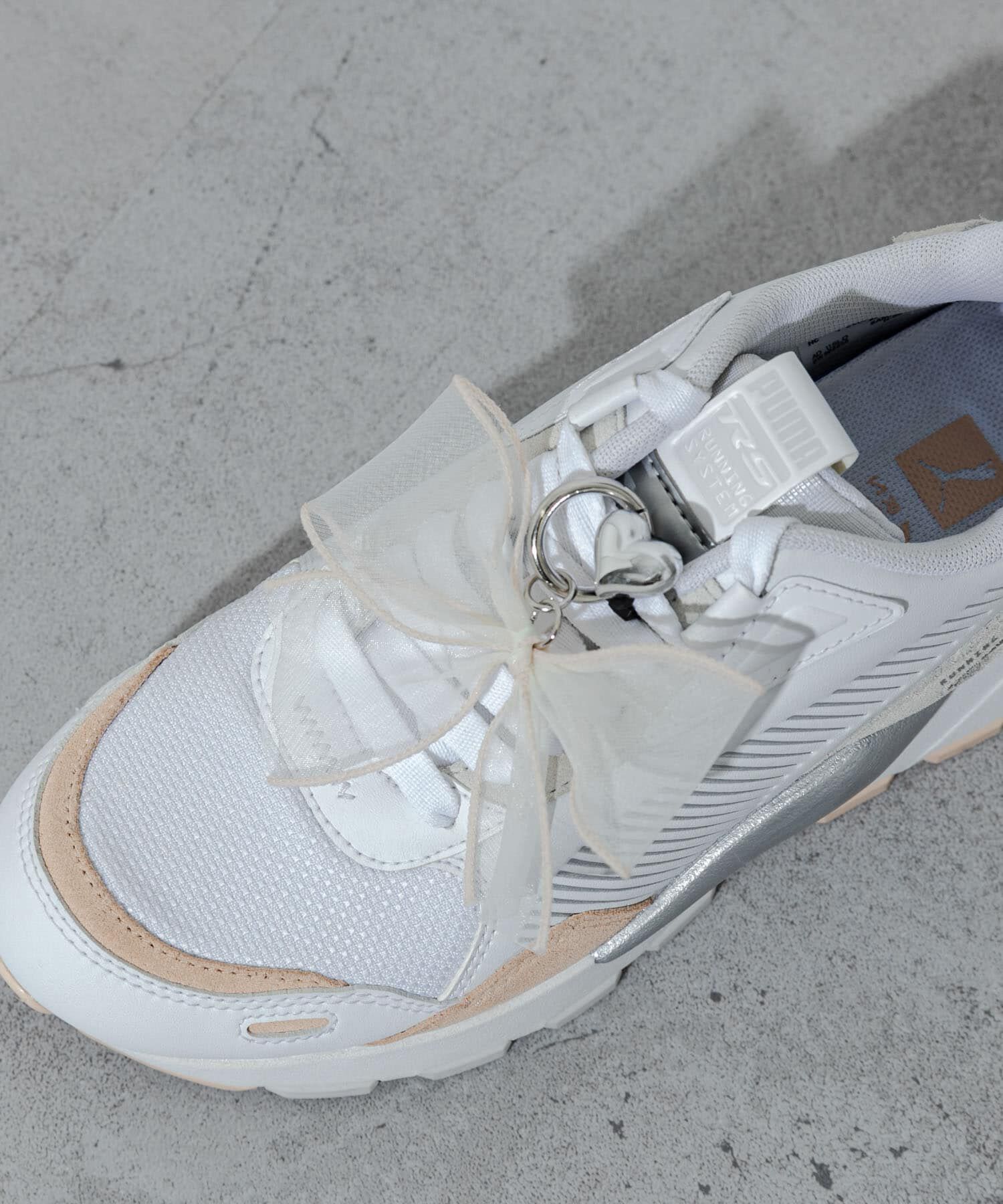 SMELLY「リボンハートアシメスニーカーチャーム」|シューケア|