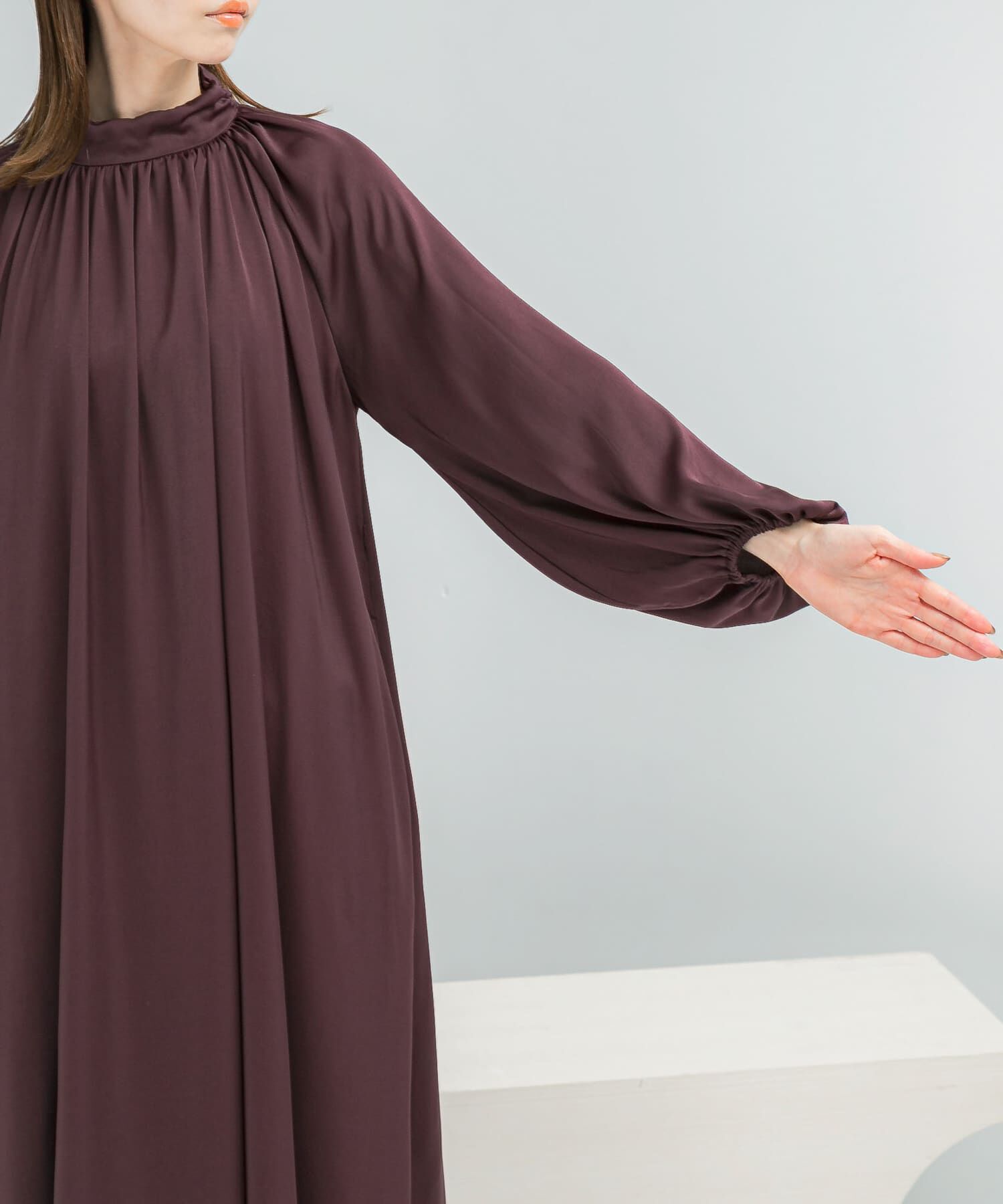 URBAN RESEARCH ROSSO「ハイネックギャザーサテンドレス」|ワンピース|