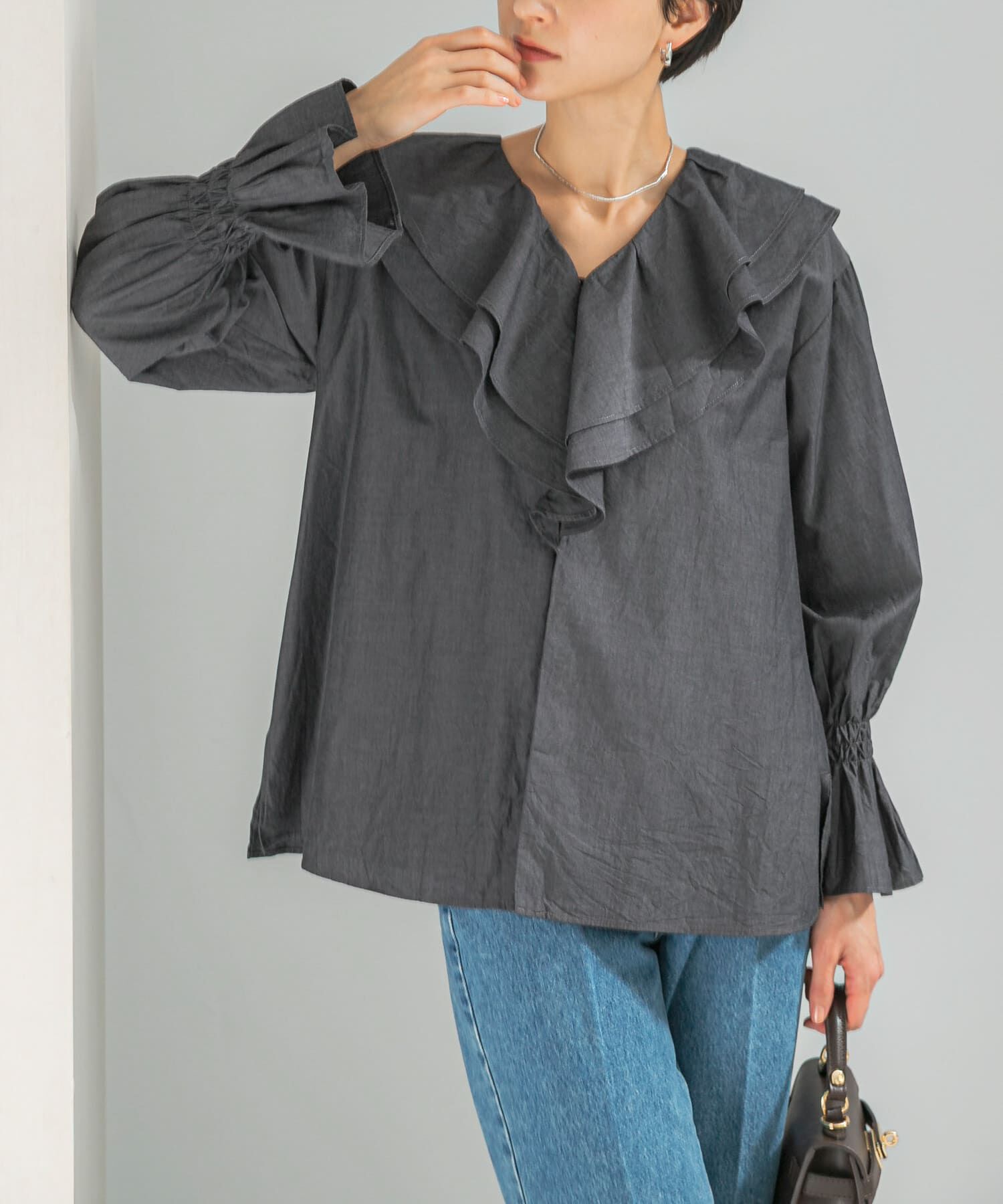 URBAN RESEARCH ROSSO「Vネックラッフルシアーデニムブラウス」|シャツ・ブラウス|