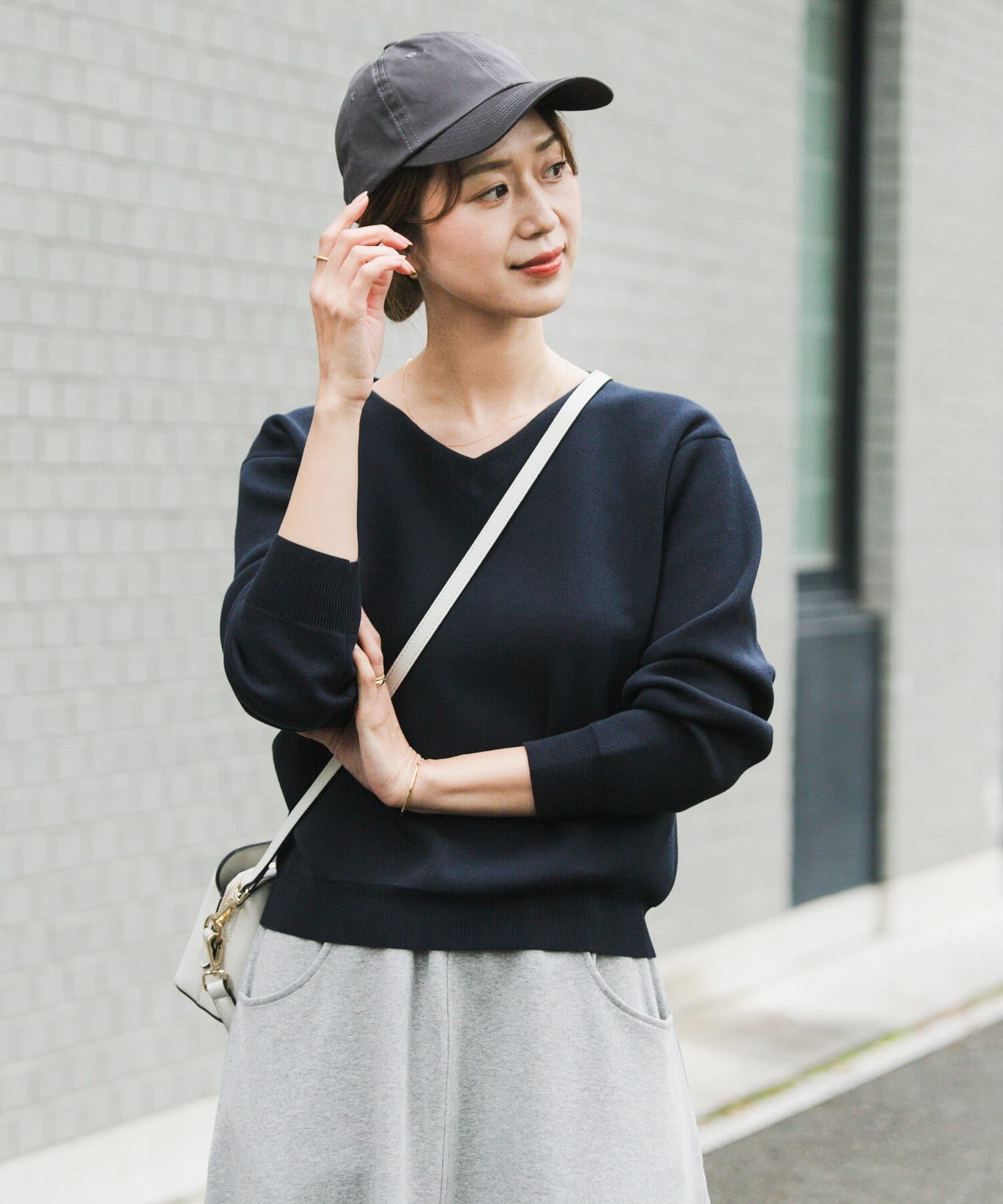 URBAN RESEARCH DOORS「『仁村紗和さん着用』『UR TECH Renew Knit』Vネックプルオーバー」|ニット・セーター|