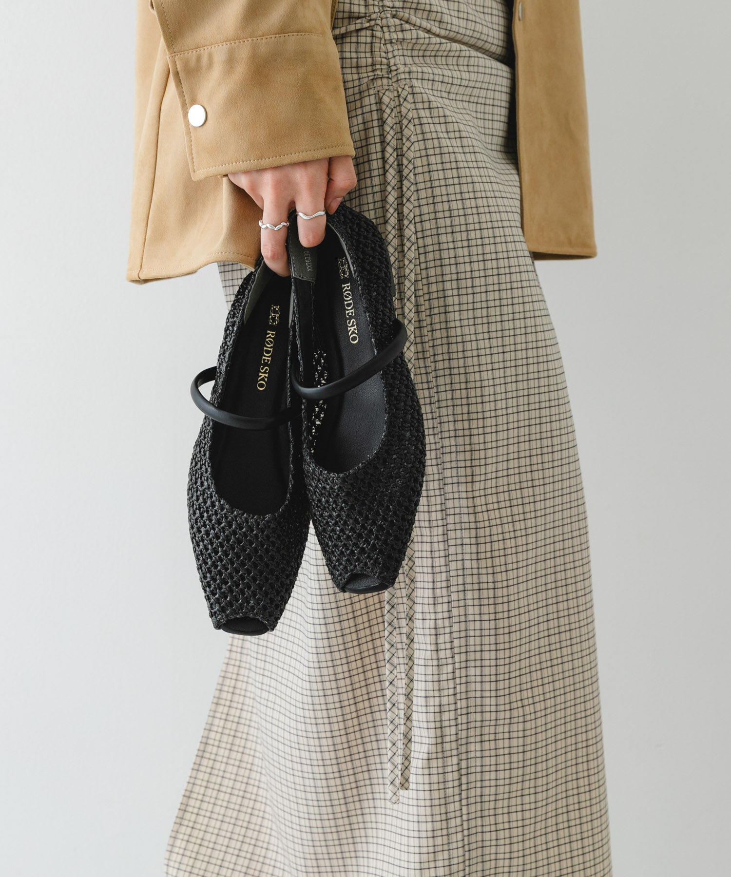 RODE SKO「ピープトゥベルトメッシュフラット」|その他|ブラック