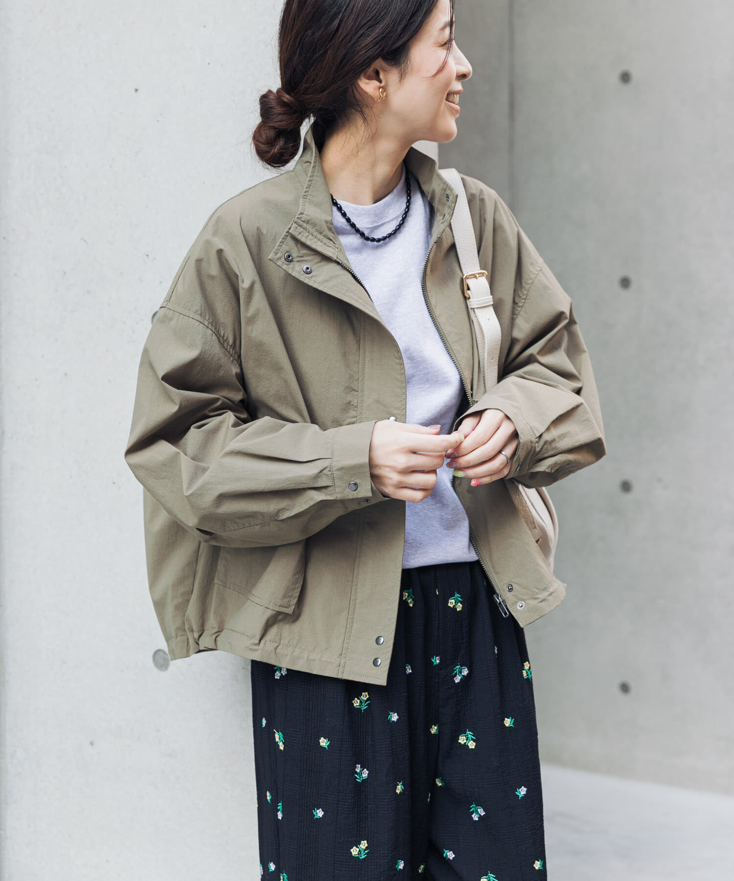 URBAN RESEARCH DOORS「撥水/防花粉スタンドブルゾン」|ブルゾン・スタジャン|カーキ