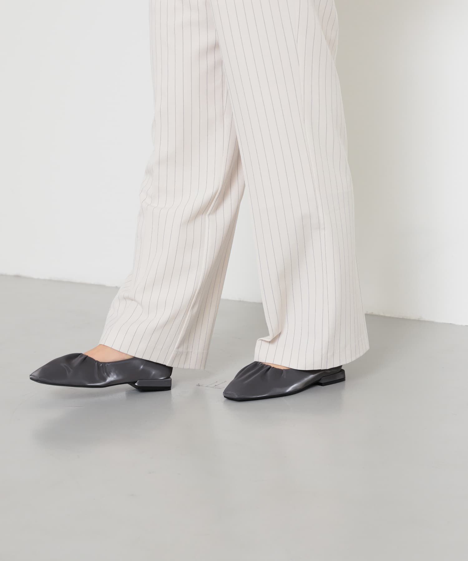 SENSE OF PLACE by URBAN RESEARCH「シャイニーギャザーフラットシューズ」|パンプス|