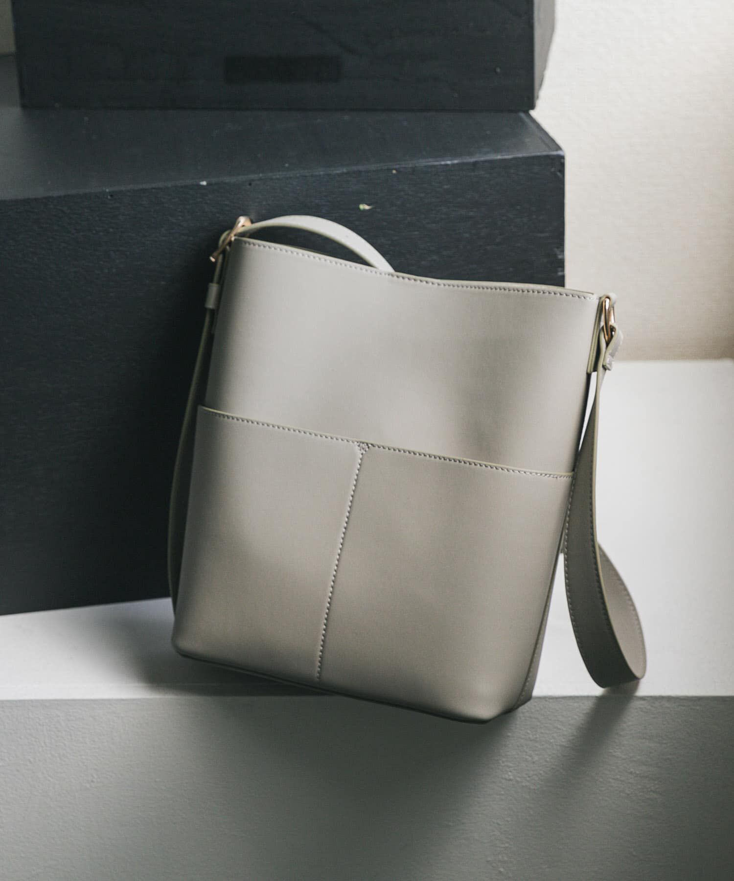 SENSE OF PLACE by URBAN RESEARCH「『防汚』アウトポケットショルダーバッグ」|ショルダー・メッセンジャー|