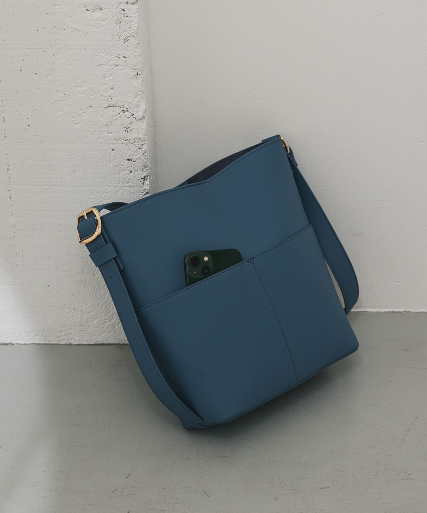 SENSE OF PLACE by URBAN RESEARCH「『防汚』アウトポケットショルダーバッグ」|ショルダー・メッセンジャー|