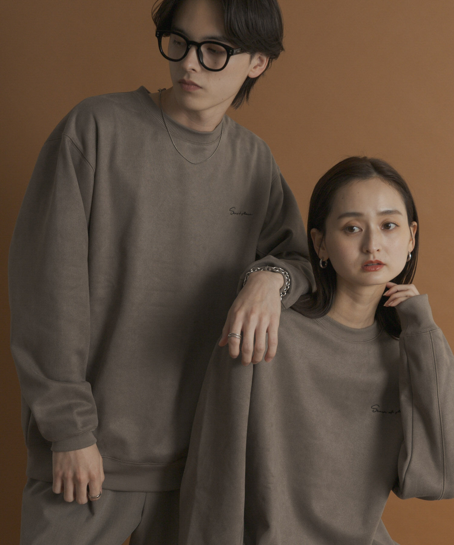 SENSE OF PLACE by URBAN RESEARCH「『ユニセックス』シシュウフェイクスエードクルーネックスウェット」|スウェット・ジャージ|グレー