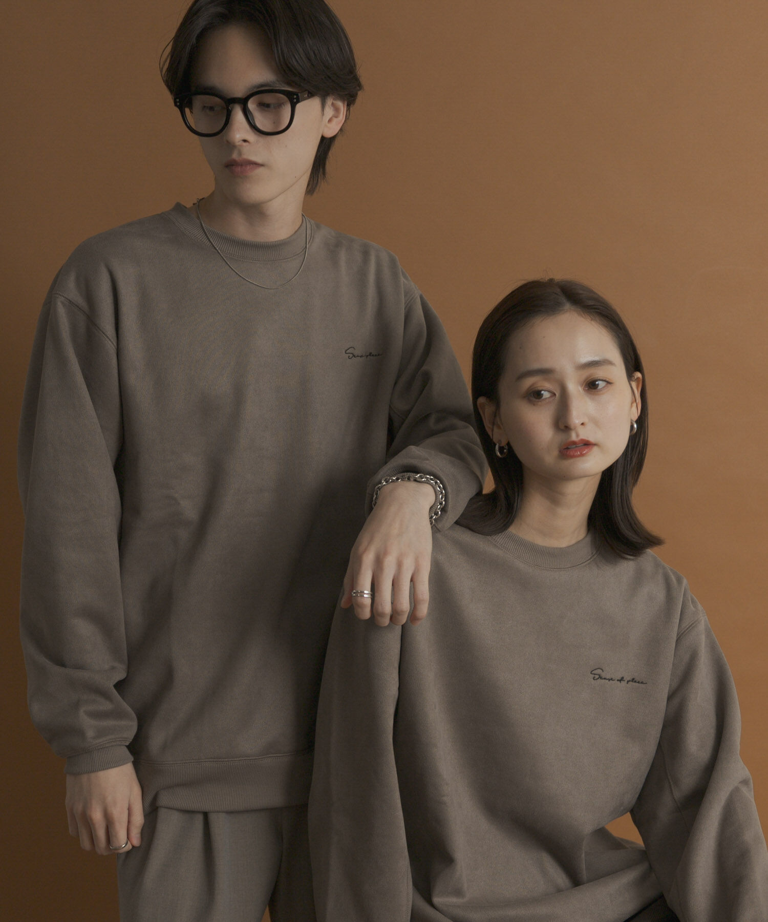 SENSE OF PLACE by URBAN RESEARCH「『ユニセックス』シシュウフェイクスエードクルーネックスウェット」|スウェット・ジャージ|