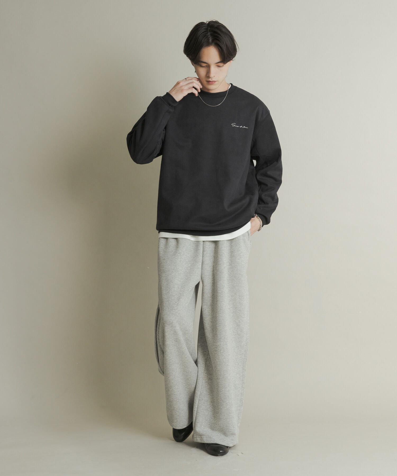 SENSE OF PLACE by URBAN RESEARCH「『ユニセックス』シシュウフェイクスエードクルーネックスウェット」|スウェット・ジャージ|