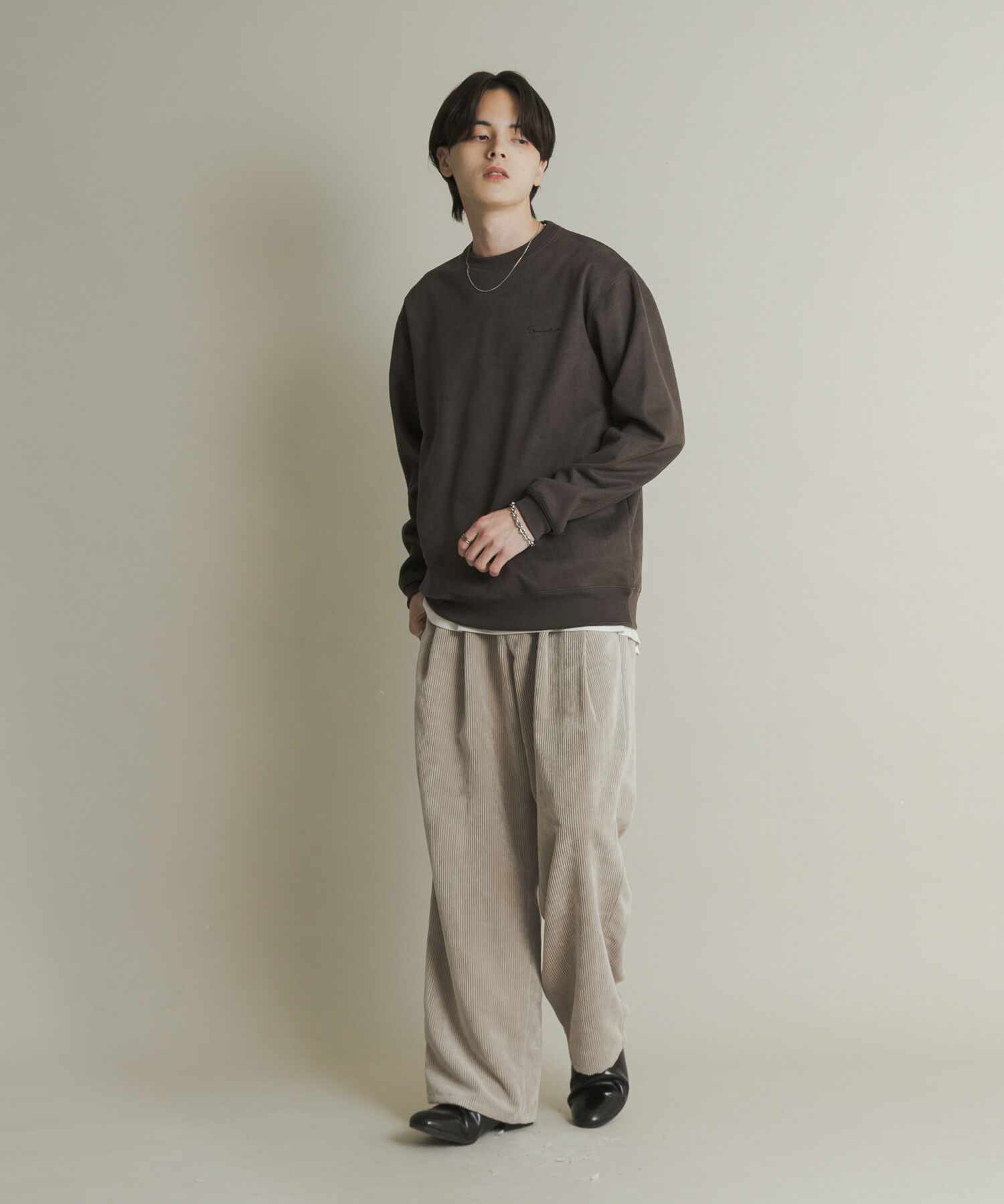 SENSE OF PLACE by URBAN RESEARCH「『ユニセックス』シシュウフェイクスエードクルーネックスウェット」|スウェット・ジャージ|