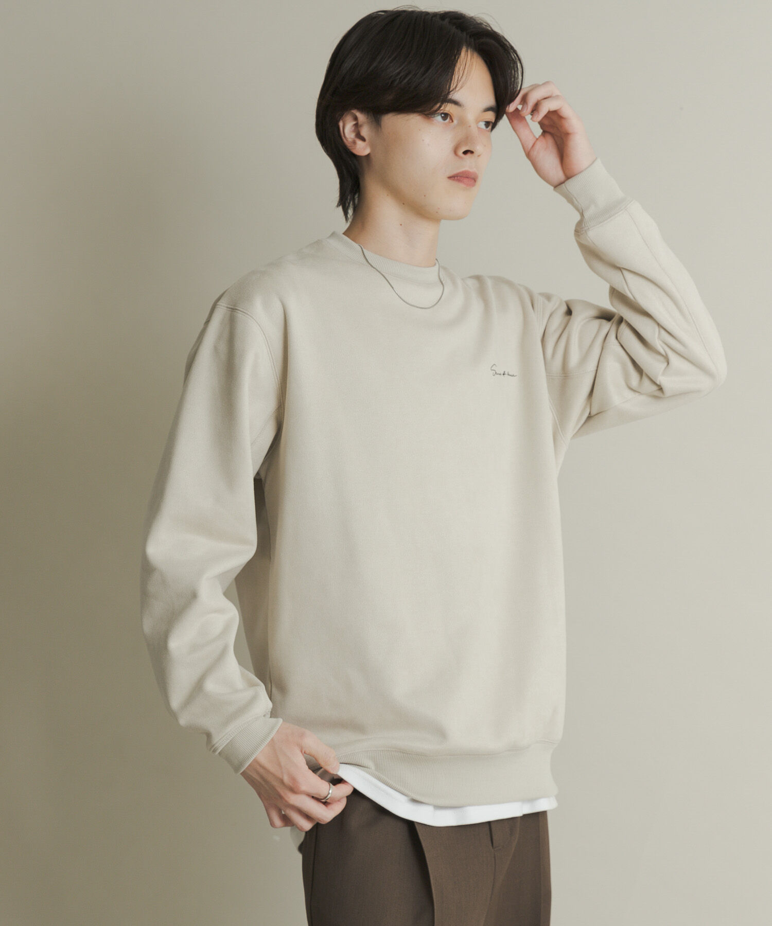 SENSE OF PLACE by URBAN RESEARCH「『ユニセックス』シシュウフェイクスエードクルーネックスウェット」|スウェット・ジャージ|