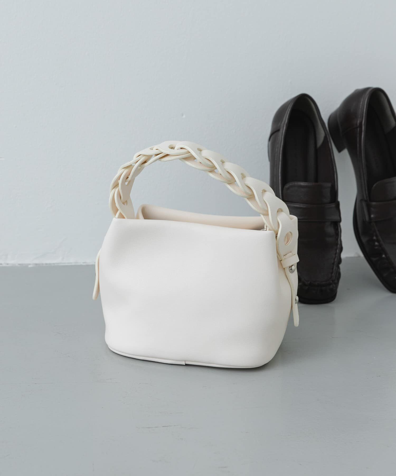 SENSE OF PLACE by URBAN RESEARCH「チェーンハンドルパフバッグ」|ショルダー・メッセンジャー|アイボリー