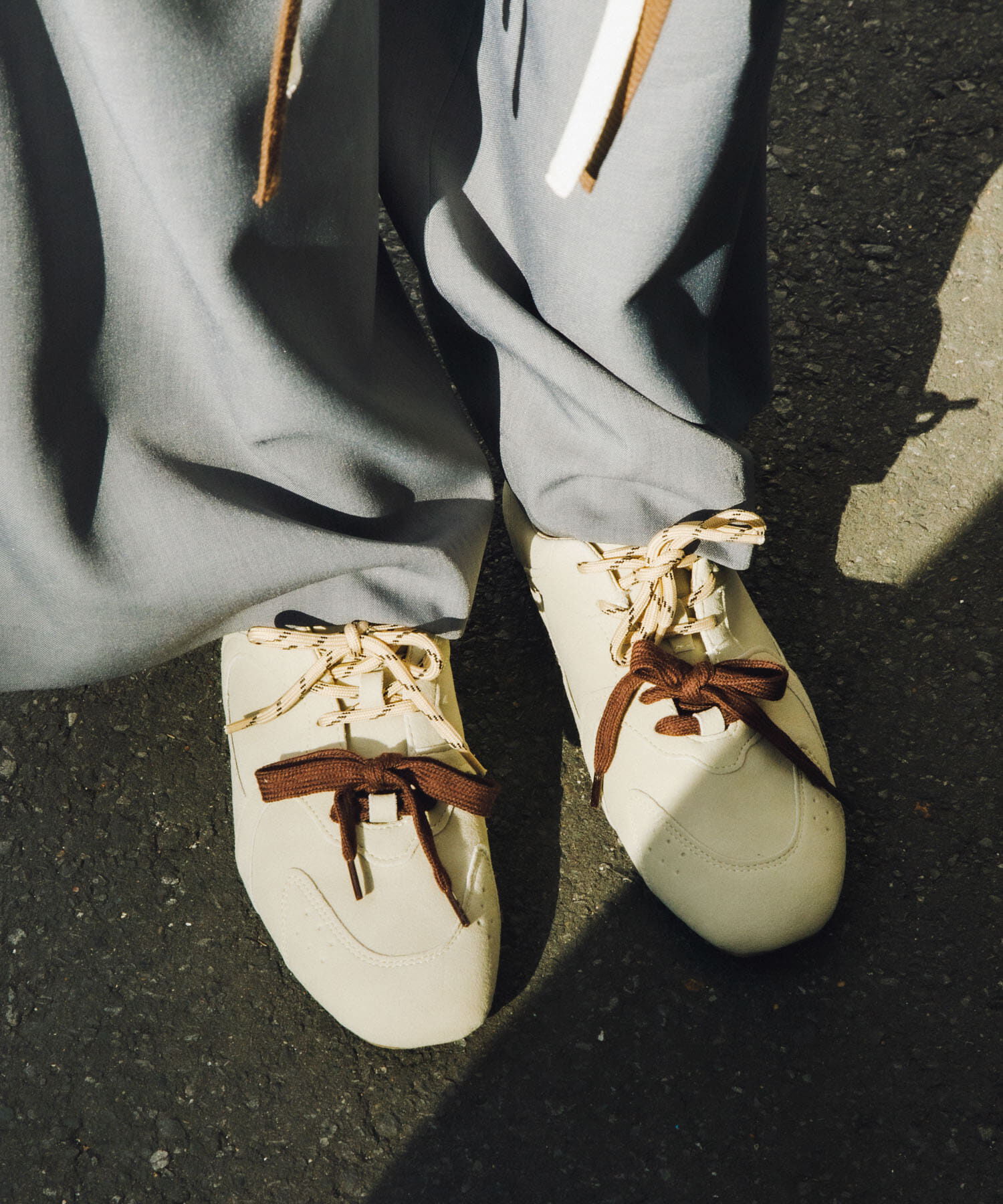 SENSE OF PLACE by URBAN RESEARCH「ツインコードフラットスニーカー」|スニーカー|ベージュ