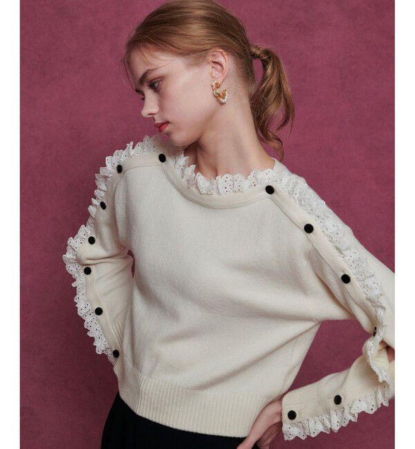 LOULOU WILLOUGHBY「【LOULOU WILLOUGHBY】ショルダーレース釦プルオーバー」|ニット・セーター|オフホワイト