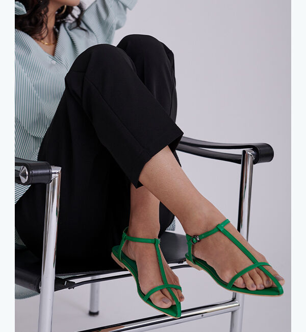 ur's「【神山まりあさん着用】クロスデザインストラップフラットサンダル」|サンダル|アップルグリーン
