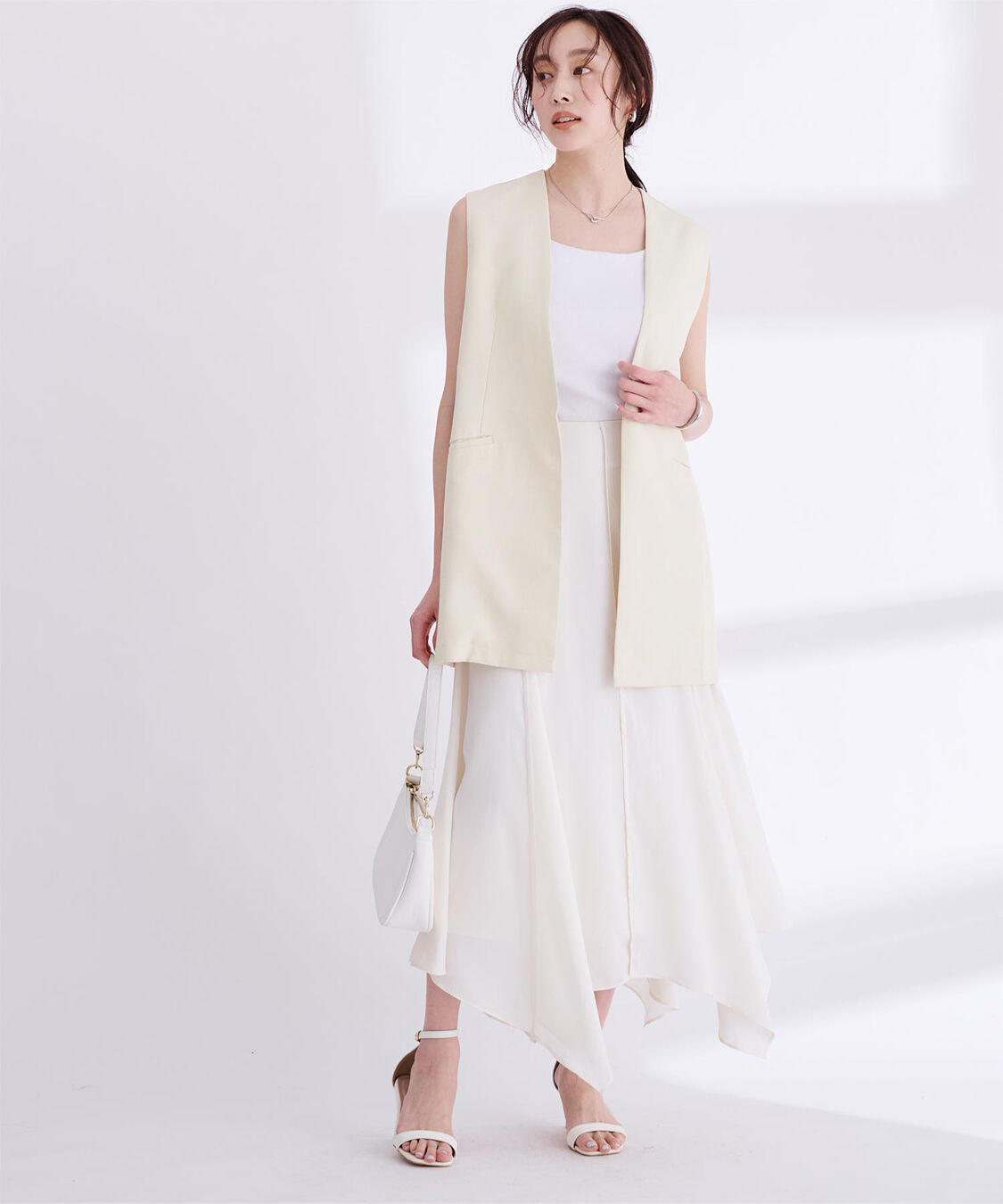 ur's「リネンライクVネックノーカラージレ」|ベスト・ジレ|