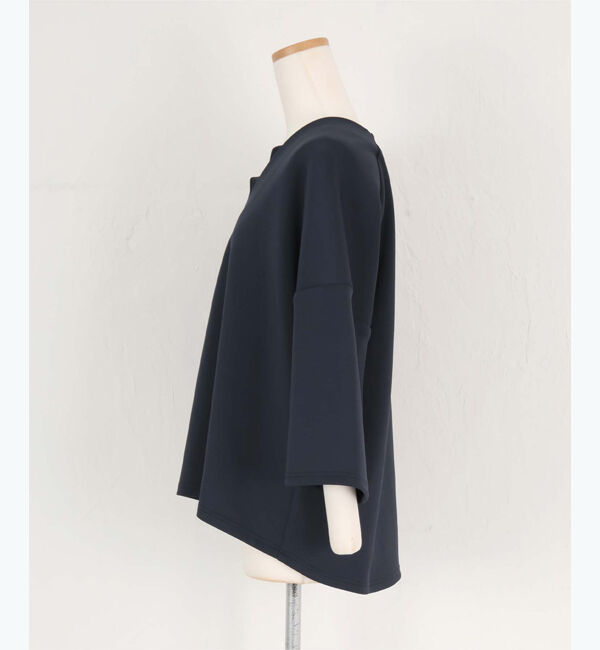 ur's「【八田真理子さんコラボアイテム】ボンディングデザインネックオーバーサイズトップス」|Tシャツ・カットソー|