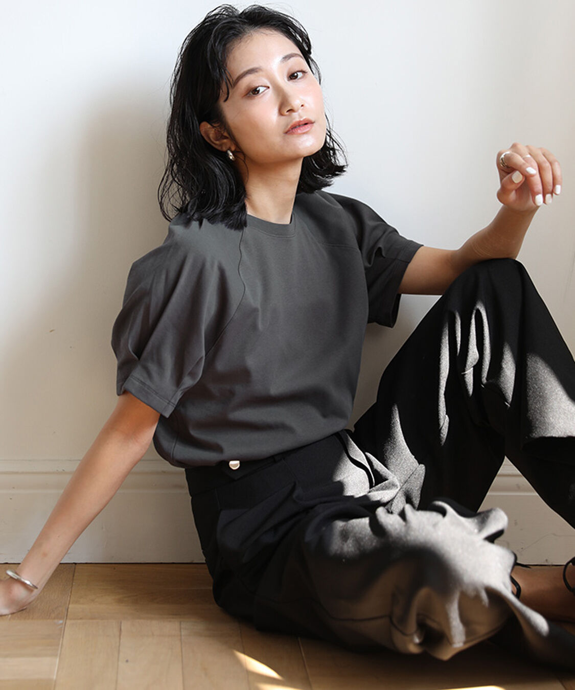 ur's「汗染み防止タックボリュームスリーブTシャツ」|Tシャツ・カットソー|チャコール