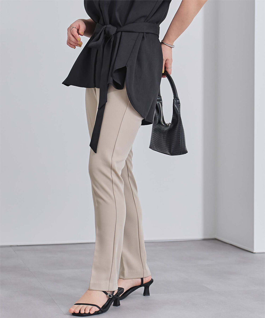 ur's「センタープレススティックパンツ」|スラックス|