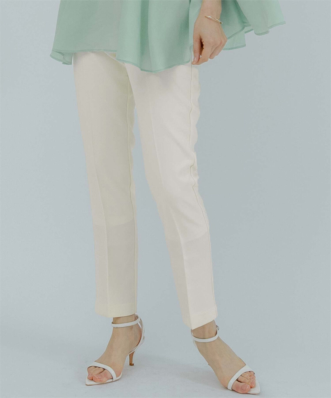 ur's「センタープレススティックパンツ」|スラックス|オフホワイト