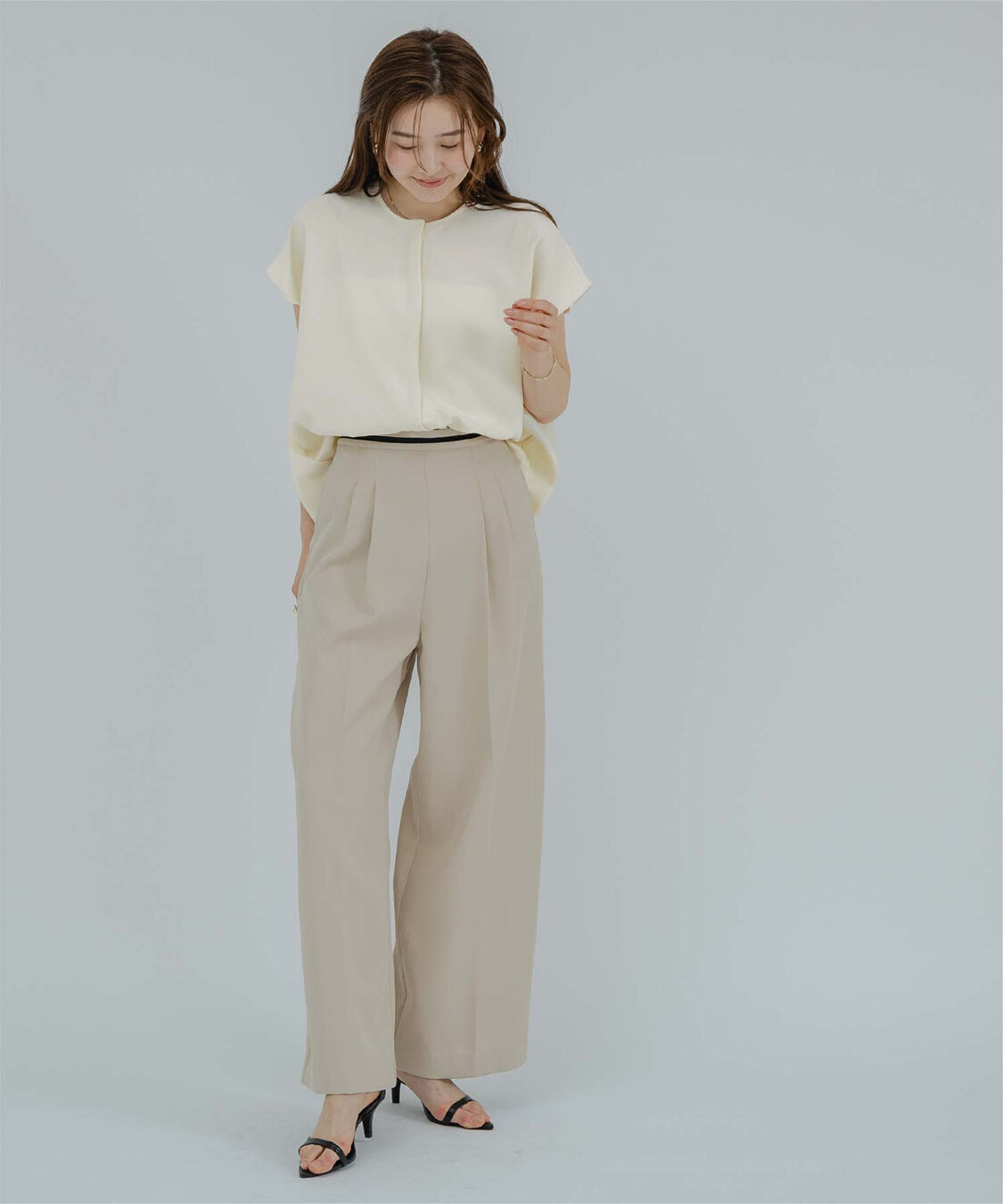 ur's「フレンチスリーブショルダータックノーカラーブラウス」|シャツ・ブラウス|