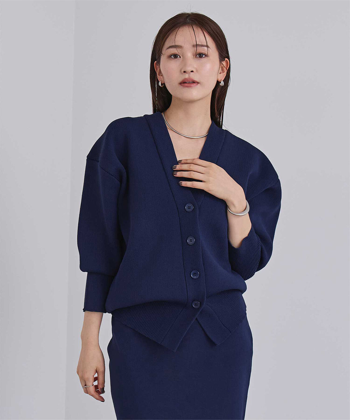 ur's「スポンディッシュVネックニットカーディガン」|ニット・セーター|ネイビー