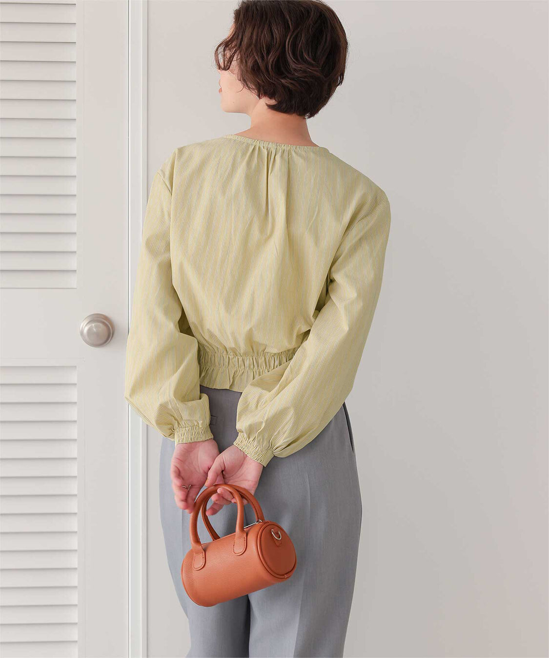 titivate「クルーネック裾シャーリングブラウス」|シャツ・ブラウス|