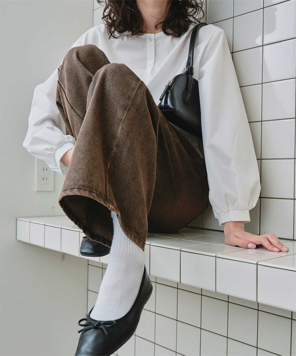 titivate「クルーネック裾シャーリングブラウス」|シャツ・ブラウス|