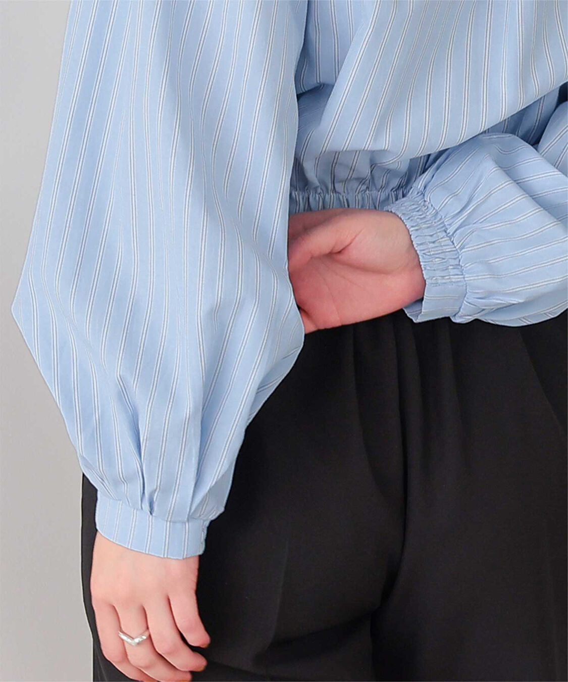 titivate「クルーネック裾シャーリングブラウス」|シャツ・ブラウス|