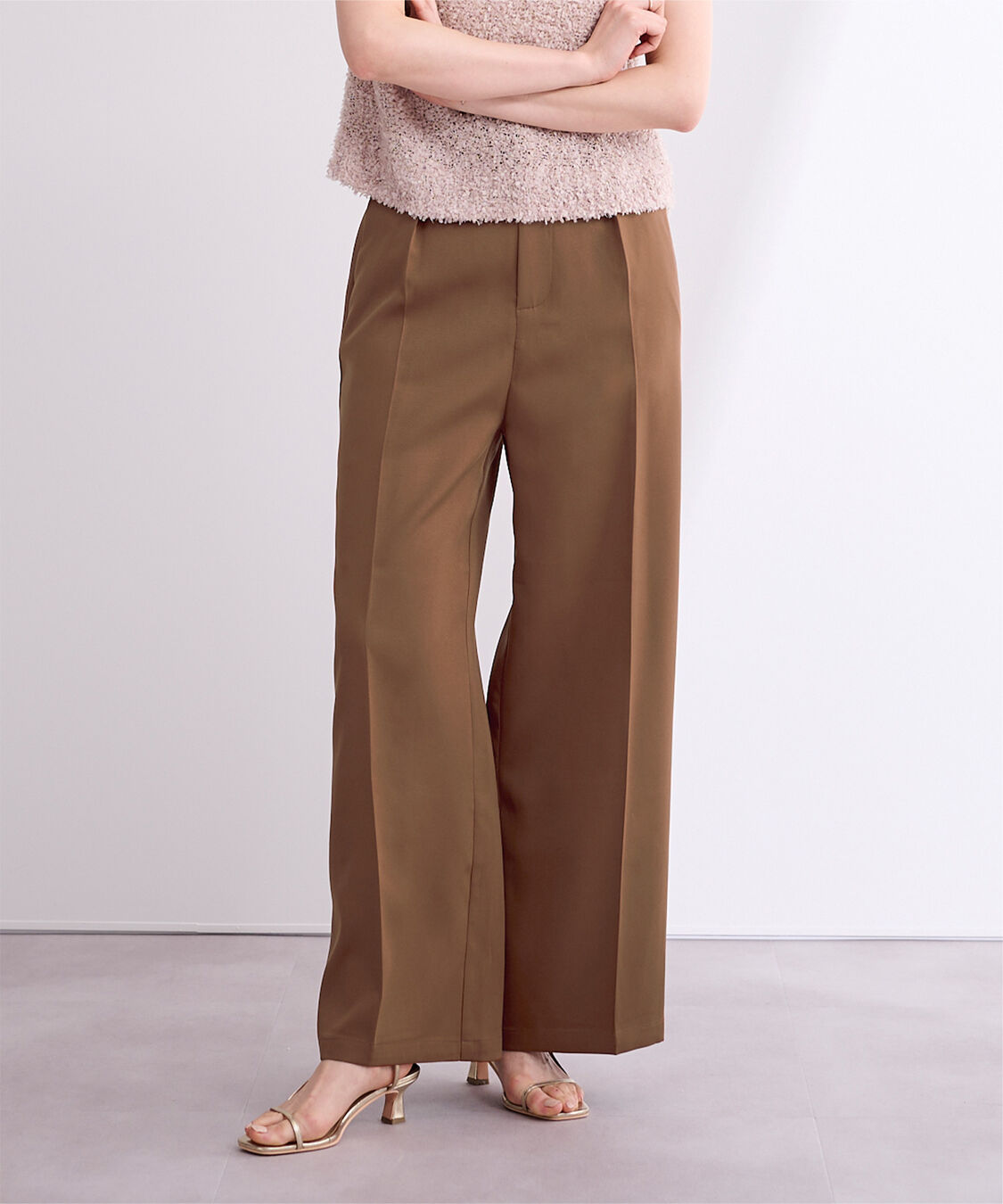 ur's「ワンタックカラーワイドパンツ」|スラックス|ブラウン