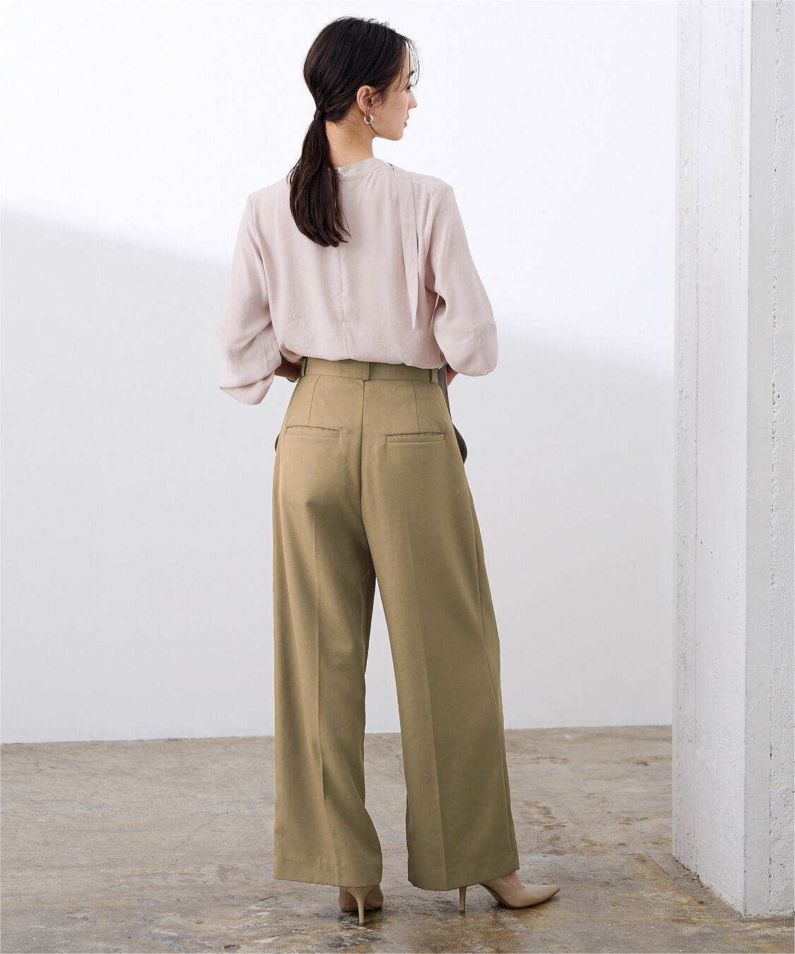 ur's「美シルエットワンタックワイドパンツ」|スラックス|