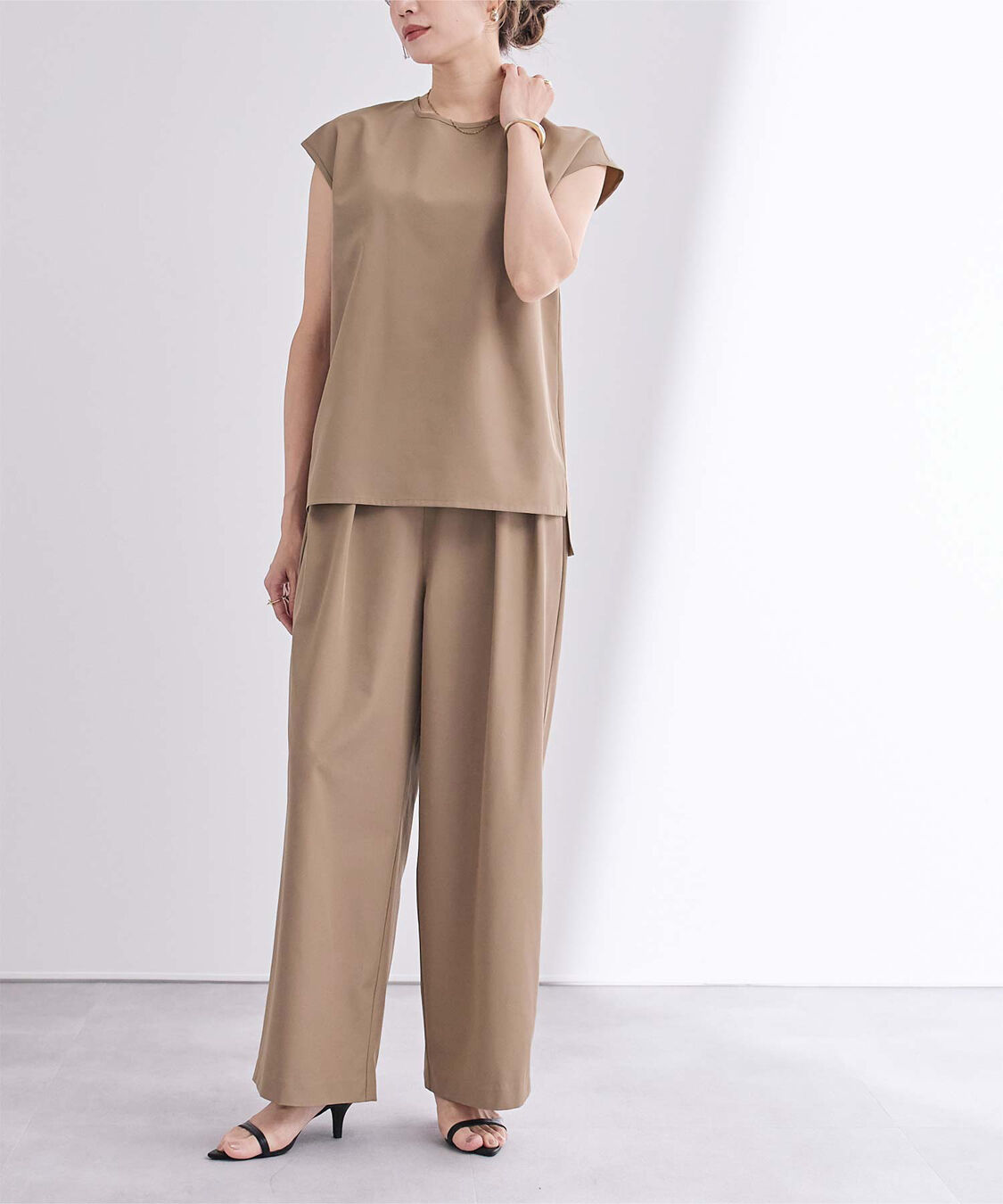 ur's「撥水ウエストゴムツータックワイドパンツ」|スラックス|