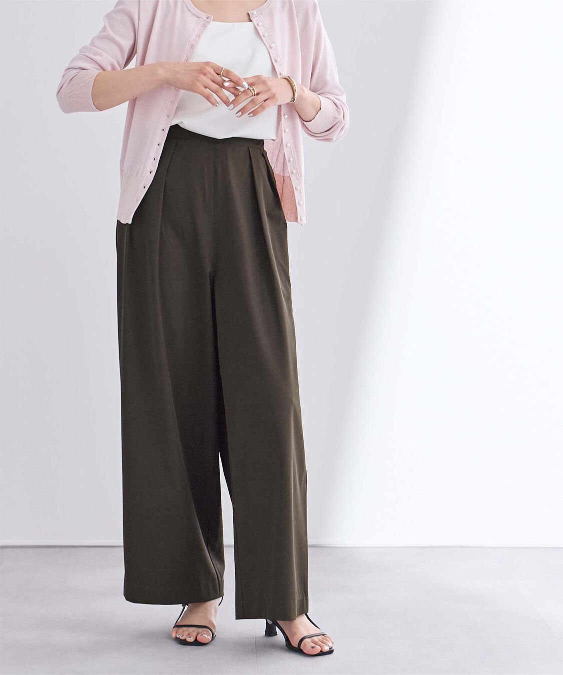 ur's「撥水ウエストゴムツータックワイドパンツ」|スラックス|