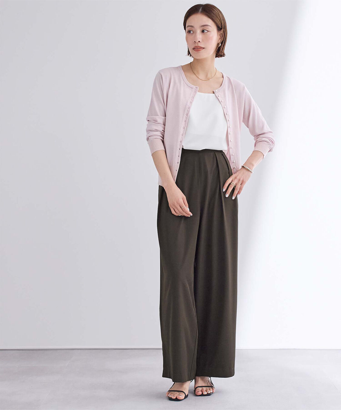 ur's「撥水ウエストゴムツータックワイドパンツ」|スラックス|