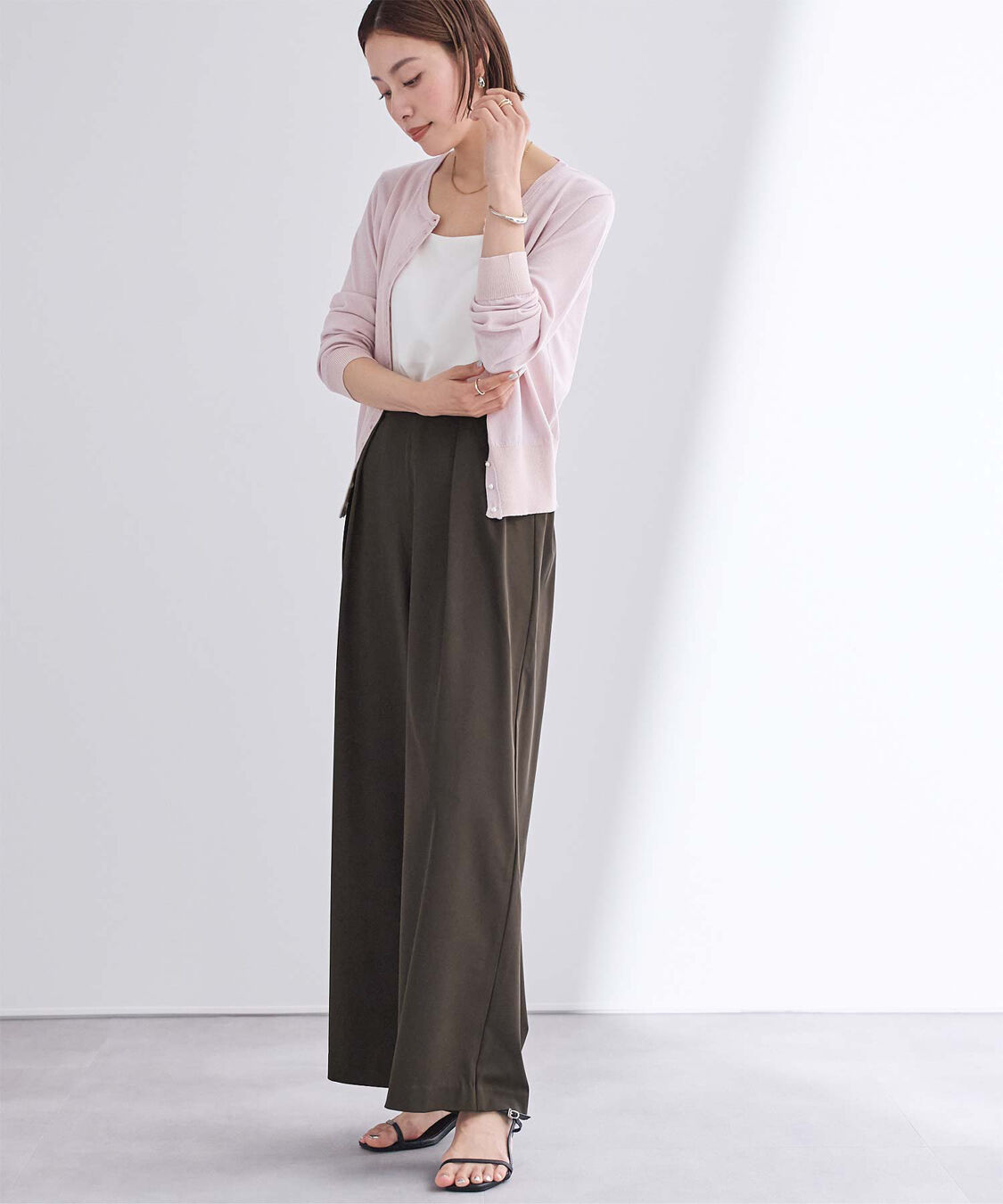 ur's「撥水ウエストゴムツータックワイドパンツ」|スラックス|