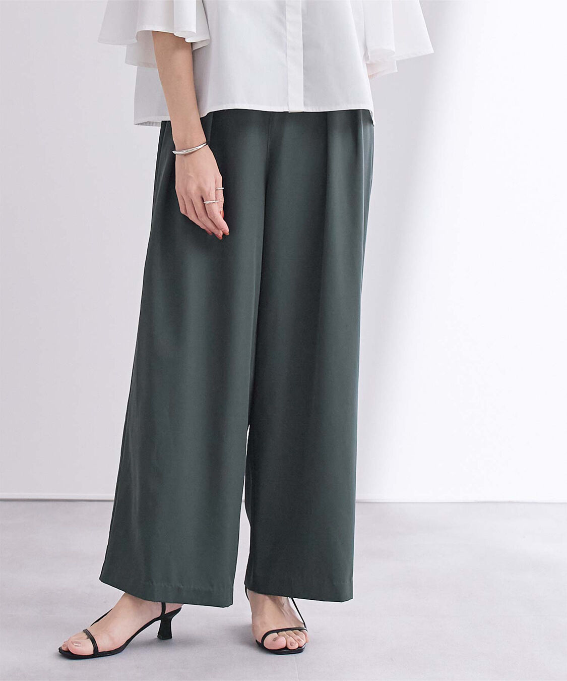 ur's「撥水ウエストゴムツータックワイドパンツ」|スラックス|