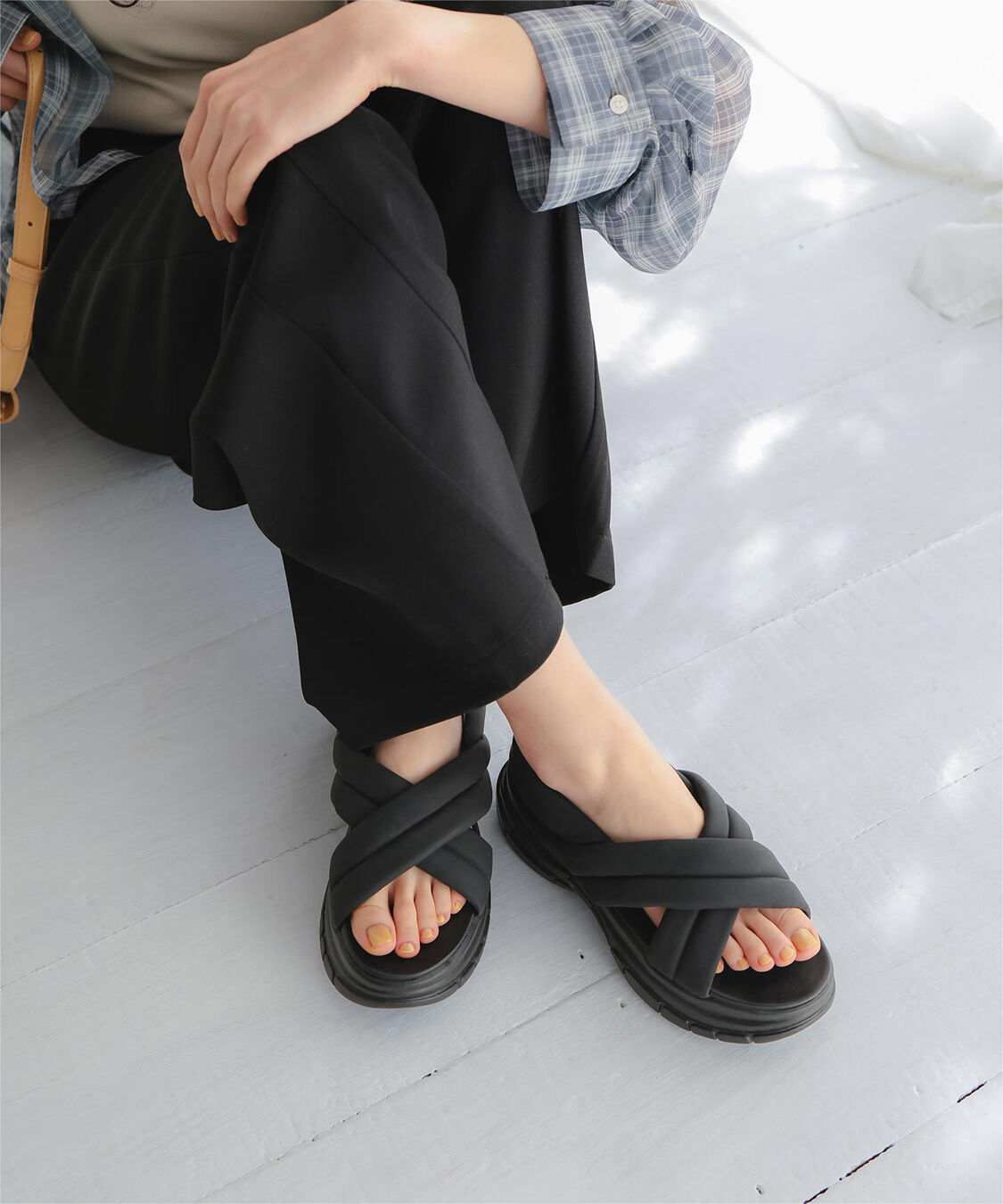 titivate「クロスパデットサンダル」|サンダル|