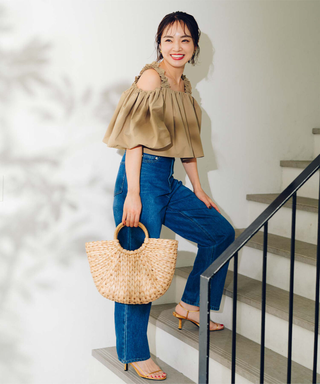 ur's「【春名亜美さんコラボアイテム】2wayフリルショルダートップス」|シャツ・ブラウス|